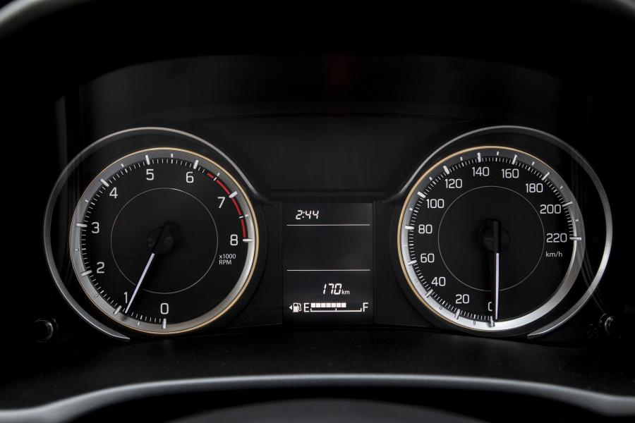 Панель приборов Suzuki Ertiga 2019 года  (ZA) (фото 7 из 38)